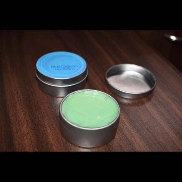 Blue lagoon lip balm - Picture 1 of 2